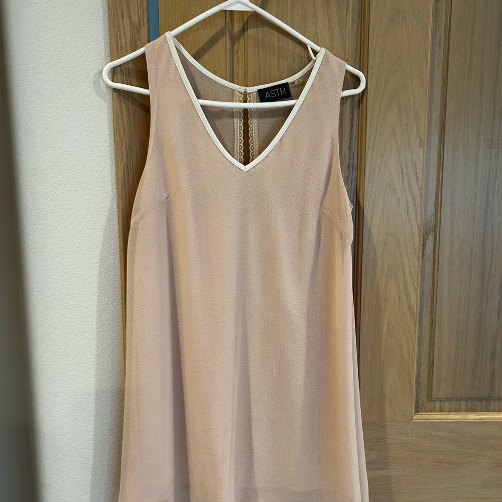 ASTR Women's Cream Sleeveless Dress